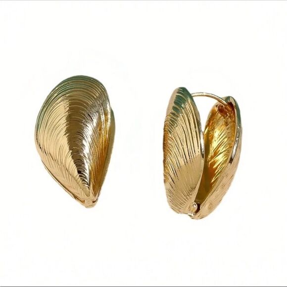 Shell Hoop Earrings N849 - Picture 1 of 4